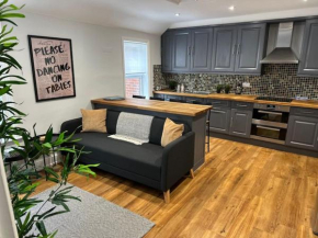 High Wycombe Centre- 2 bed flat